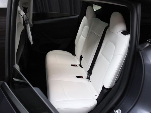 Used 2023 Tesla Model Y Performance image 34