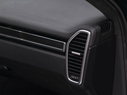 Used 2021 Porsche Cayenne GTS image 42