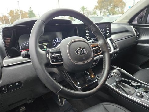 Used 2021 Kia Sorento S image 14