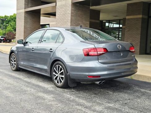 Used 2017 Volkswagen Jetta SE FWD image 8