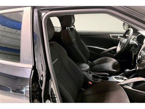 Used 2016 Hyundai Veloster image 8