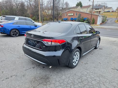 Used 2021 Toyota Corolla LE image 5