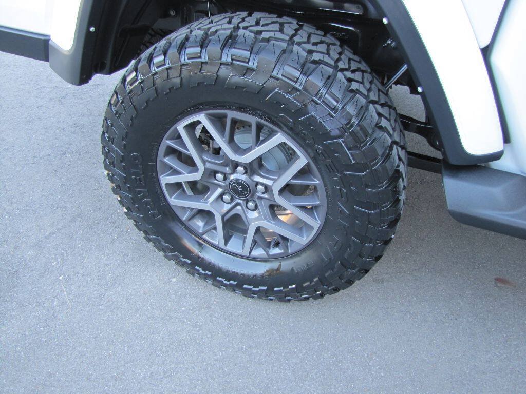 Used 2022 Jeep Gladiator Overland w/ Popular Equipment Package AWD/4WD image 25
