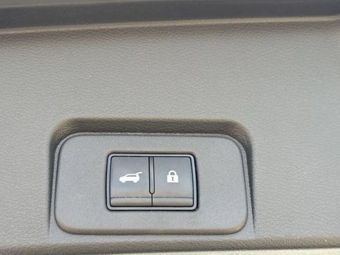 Used 2025 Nissan Rogue SV AWD/4WD image 31