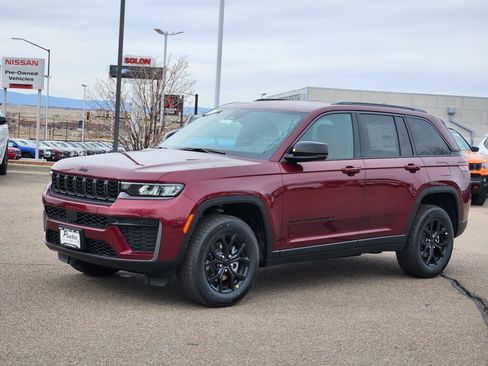 New 2026 Jeep Grand Cherokee Altitude image 5