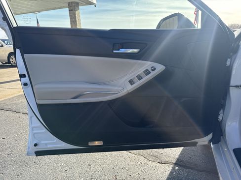 Used 2021 Toyota Avalon XLE image 13