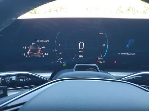 Used 2025 Cadillac Lyriq Luxury image 38