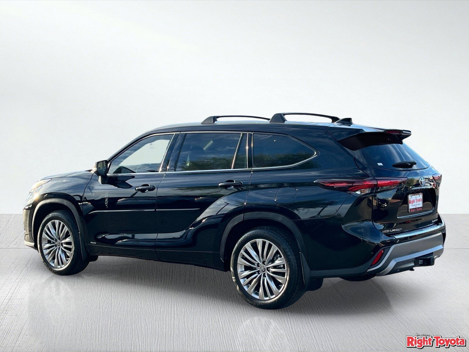 Used 2024 Toyota Highlander Platinum AWD/4WD image 4