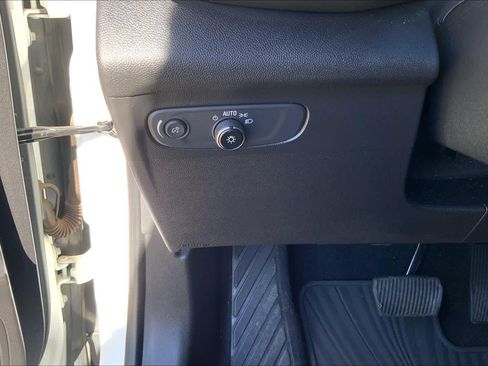 Used 2021 Buick Envision Essence w/ Sport Touring Package image 33