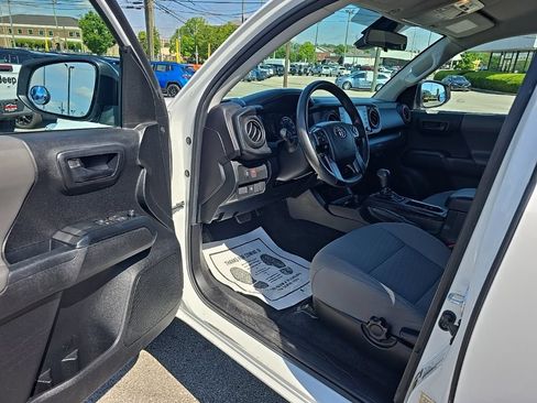 Used 2022 Toyota Tacoma SR RWD image 11