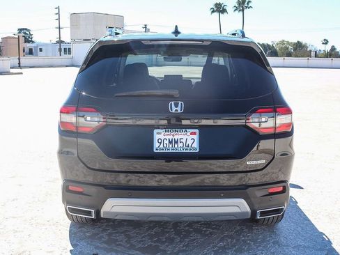 Used 2023 Honda Pilot Touring image 5