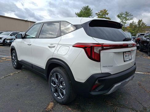 New 2026 Kia Seltos LX image 3