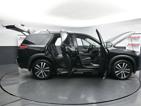 Used 2024 Nissan Pathfinder Platinum w/ Cargo Package image 38
