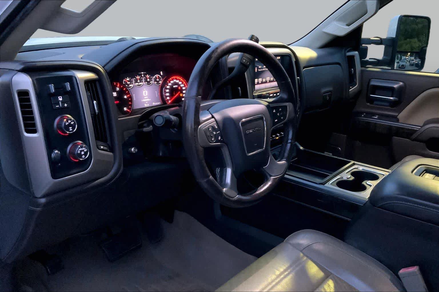Used 2016 GMC Sierra 2500 Denali w/ Duramax Plus Package AWD/4WD image 15