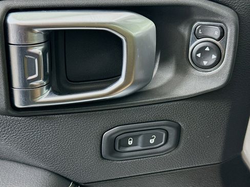 Used 2023 Jeep Wrangler Sahara w/ Cold Weather Group image 15