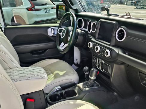 Used 2020 Jeep Wrangler Unlimited Sahara w/ Uconnect 4C Nav & Sound Group AWD/4WD image 11