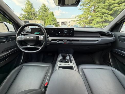 Used 2024 Kia EV9 Light Long Range RWD image 2