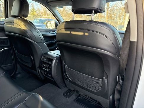 Used 2022 Jeep Grand Cherokee Limited image 23