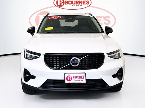 Used 2023 Volvo XC40 B5 Plus w/ Driver Assist Package AWD/4WD image 6