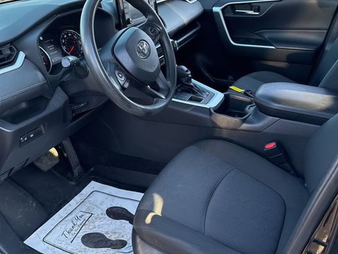 Used 2022 Toyota RAV4 XLE image 18
