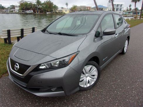 Used 2022 Nissan Leaf S FWD image 5