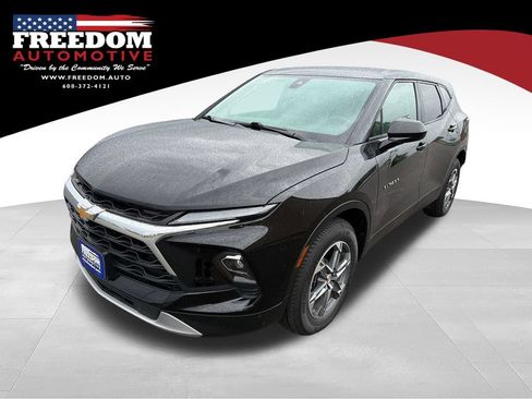 Used 2025 Chevrolet Blazer LT AWD/4WD image 1