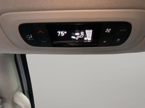 Used 2023 Chrysler Pacifica Touring-L FWD image 30