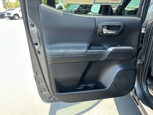 Used 2019 Toyota Tacoma TRD Sport AWD/4WD image 12