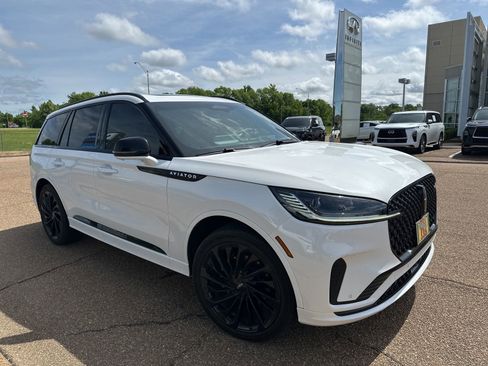 Used 2025 Lincoln Aviator Reserve w/ Luxury Package RWD image 4