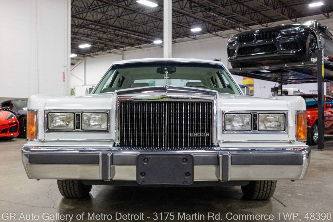 Used 1989 Lincoln Town Car Signature RWD image 12