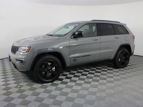 Used 2021 Jeep Grand Cherokee Freedom Edition AWD/4WD image 2