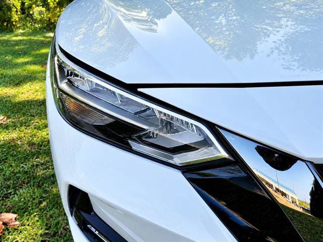 Used 2023 Nissan Sentra SR w/ Trunk Package FWD image 11