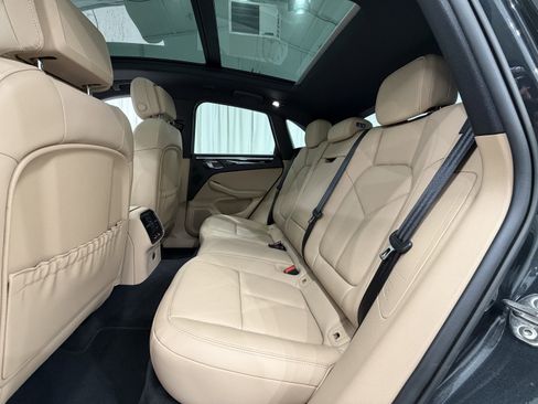 Certified 2025 Porsche Macan image 20