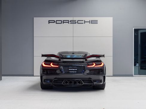 Used 2024 Chevrolet Corvette Z06 w/ Z07 Performance Package image 6