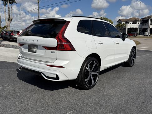 Certified 2023 Volvo XC60 B5 Ultimate w/ Protection Package Premier image 3