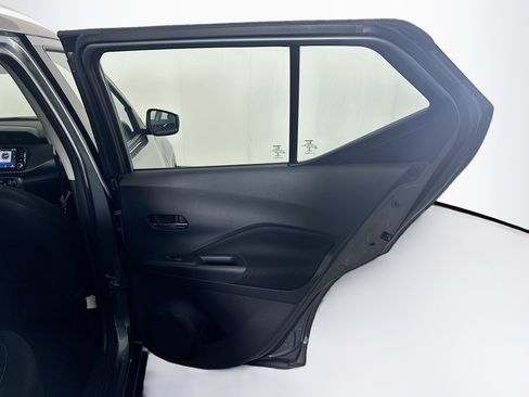 Used 2022 Nissan Kicks SV FWD image 30