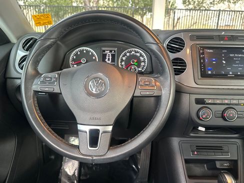 Used 2017 Volkswagen Tiguan S image 17