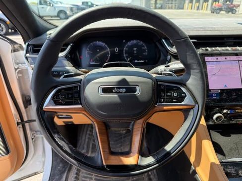 Used 2025 Jeep Grand Cherokee Summit image 14
