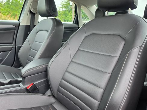 Used 2024 Volkswagen Jetta SE FWD image 19