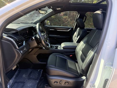 Used 2026 GMC Acadia Elevation w/ Elevation Premium Package AWD/4WD image 9