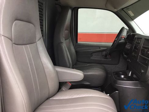 Used 2014 Chevrolet Express 2500 RWD image 30