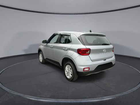 Used 2022 Hyundai Venue SE FWD image 6