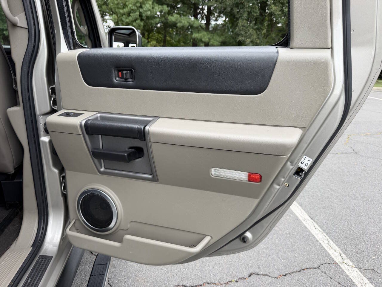 Used 2003 HUMMER H2 w/ Preferred Equipment Group AWD/4WD image 28