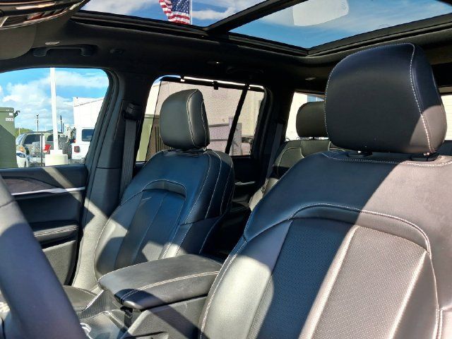 Used 2025 Jeep Grand Cherokee Limited w/ Luxury Tech Group II RWD image 11