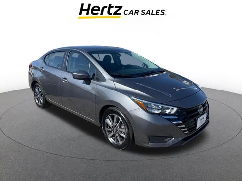 Used 2025 Nissan Versa SV image 1