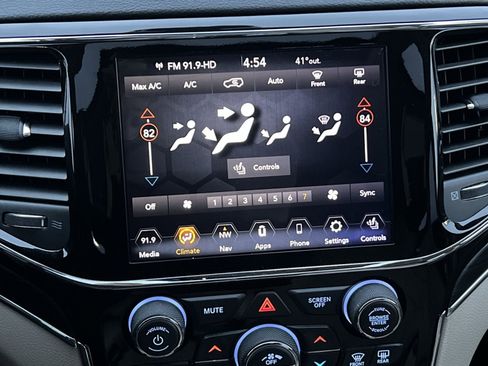 Used 2020 Jeep Grand Cherokee Limited image 21