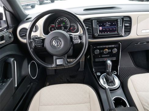 Used 2019 Volkswagen Beetle 2.0T SE image 22