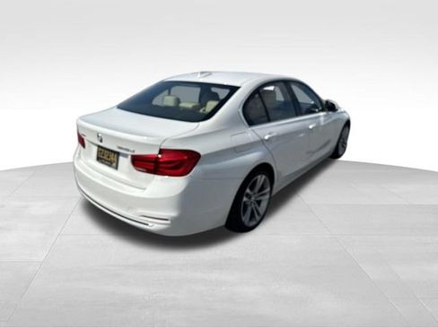 Used 2018 BMW 328d xDrive Sedan w/ Premium Package AWD/4WD image 8