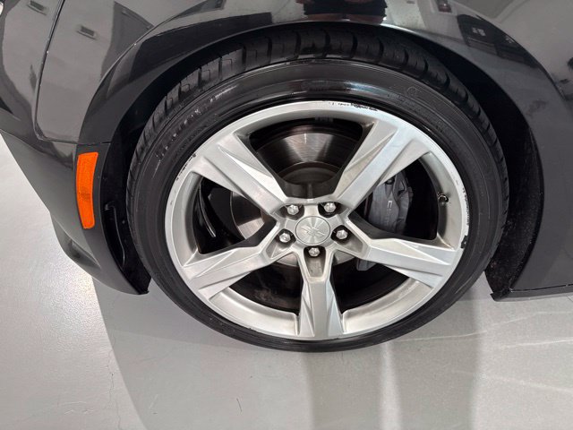 Used 2017 Chevrolet Camaro SS RWD image 4