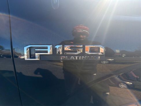 Used 2019 Ford F150 Platinum w/ Equipment Group 701A Luxury image 32